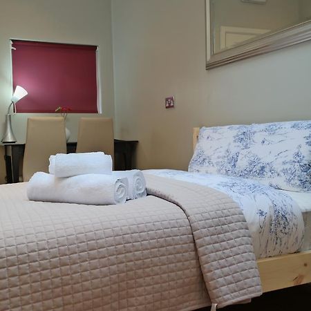 London Malvern Road Rooms To Let Exteriör bild